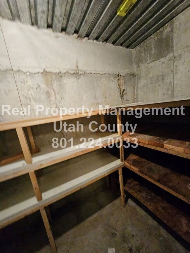 Building Photo - 675 Park Dr