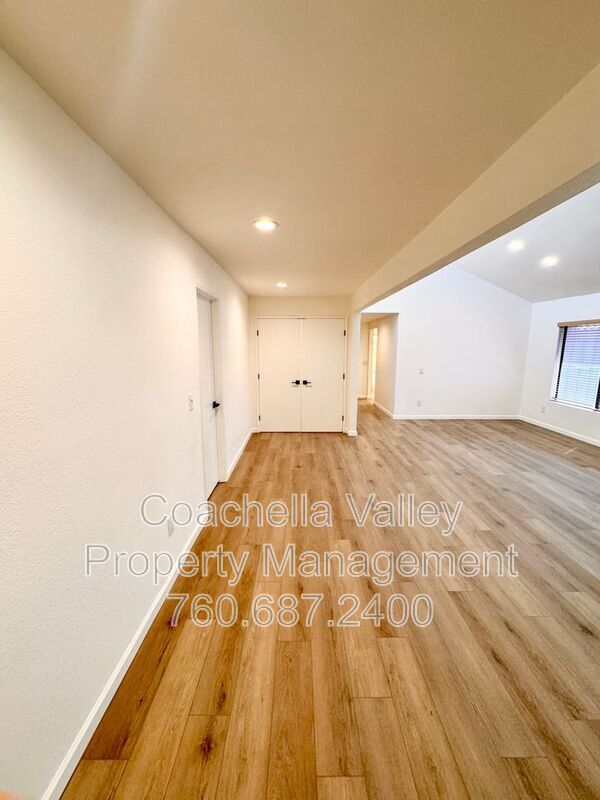 Building Photo - 41595 Navarre Ct