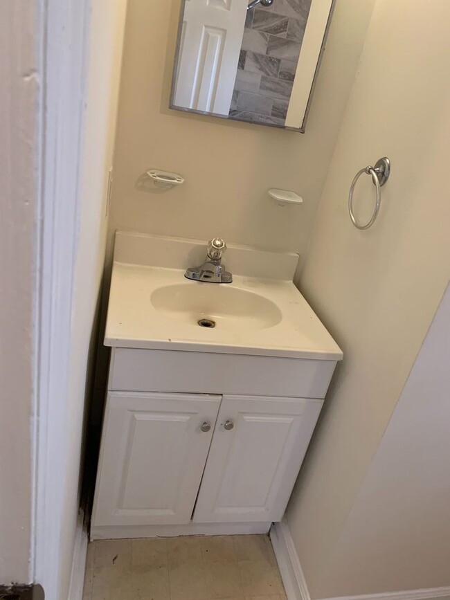 Building Photo - Two Bed Duplex Near Avondale! Great location!
