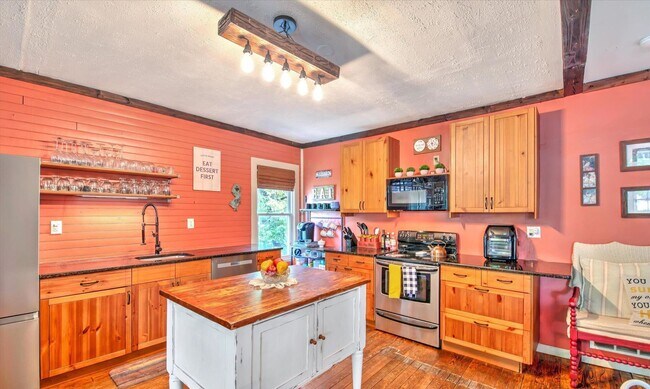 Building Photo - 3BR Jackson Home Available Now
