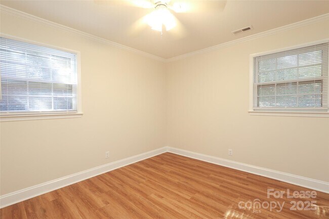 Building Photo - 937 Green Cir Dr