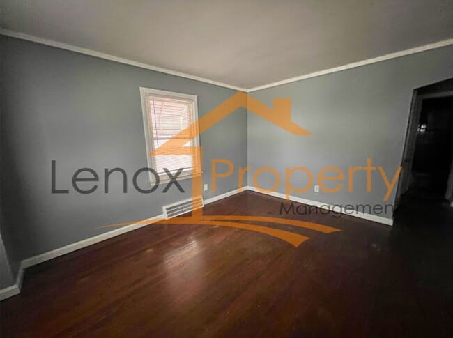 Building Photo - 4 Bedroom Home In Eastpointe