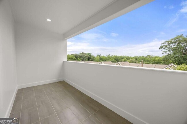 Building Photo - 24 Hutchinson St NE