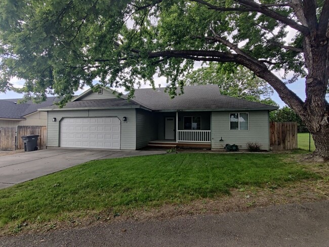 Primary Photo - Great South Kennewick location close to fr...