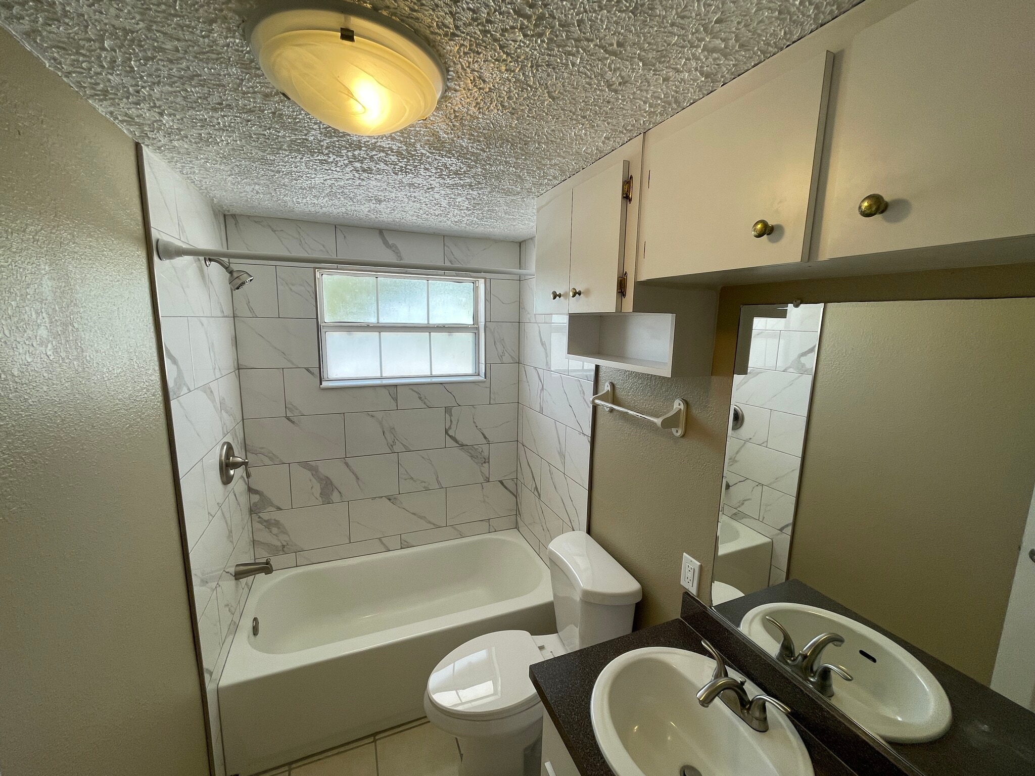 Building Photo - 1221 W Pierce St