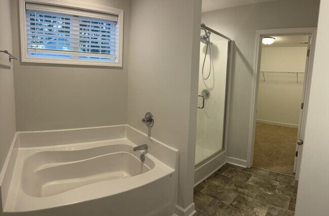 Building Photo - 3763 Glencourse Wy