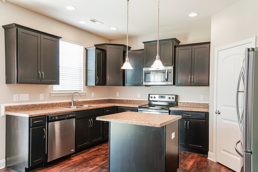 Building Photo - 3417 Snowberry Dr