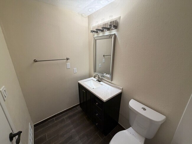 Building Photo - 5502 W Frier Dr