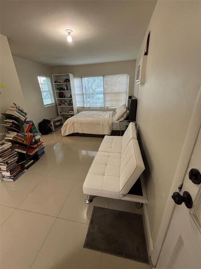 Building Photo - 1815 NE 175th St