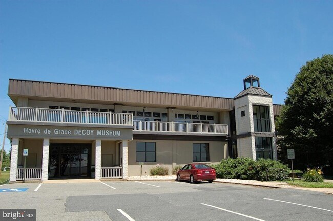 Building Photo - 421 Concord St