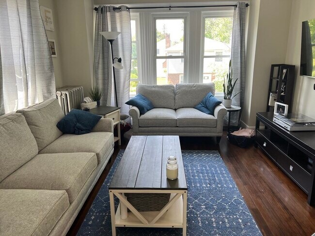 Building Photo - 66 Wren St