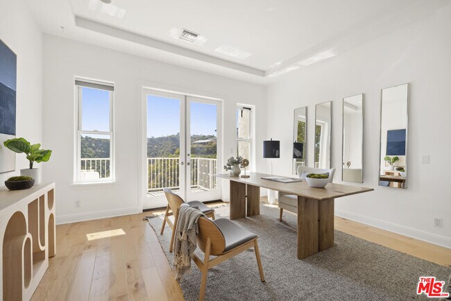 Building Photo - 1939 Stradella Rd