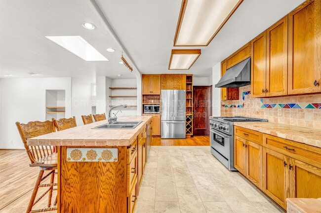 Building Photo - 940 14th St