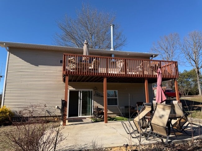 Building Photo - Dandridge 37725 - FULLY FURNISHED 3 bedroom, 2 bath Updated Basement Ranch on 1+ Acre. Pets Welco...