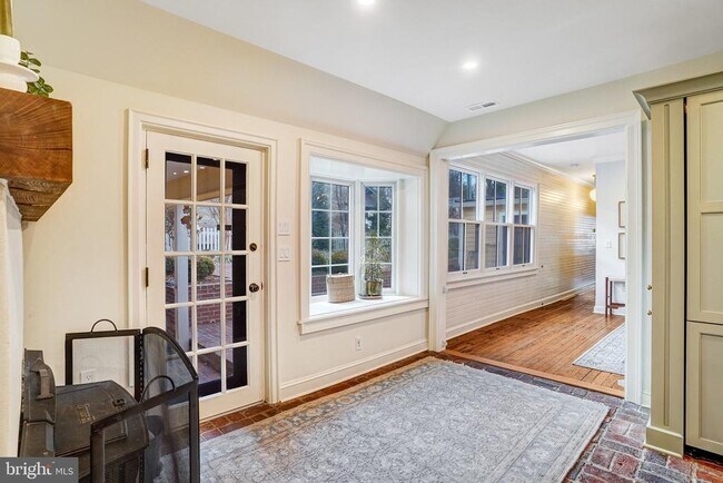 Building Photo - 7153 Main St