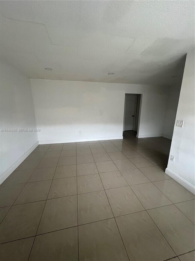 Building Photo - 16120 NE 19th Ct