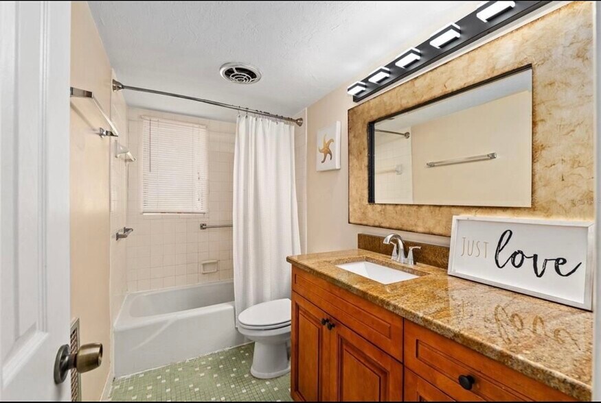 Building Photo - 401 NW 39th Rd