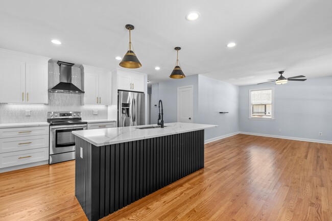Building Photo - 2115 Bellaire Ave