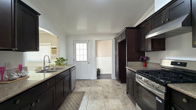 Building Photo - **BEAUTIFUL FOUR BED TWO BATH HOME IN DUARTE **