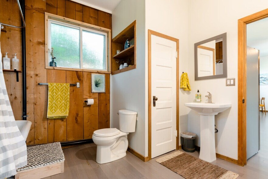 Building Photo - 4403 W Alpine St