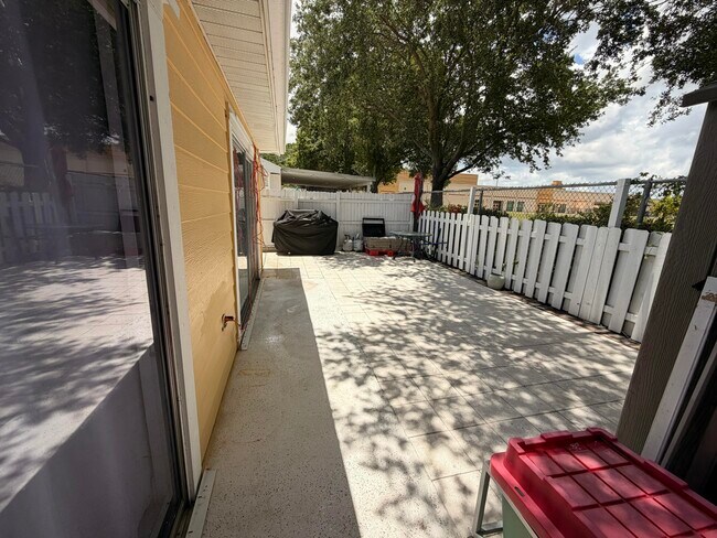 Building Photo - 1530 Royal Forest Ct