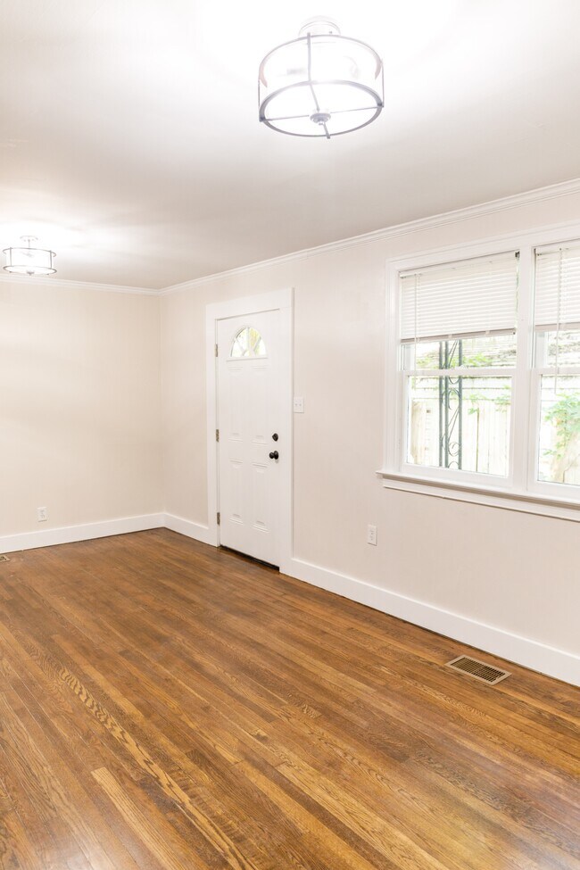 Building Photo - 1558 Orange Grove Rd