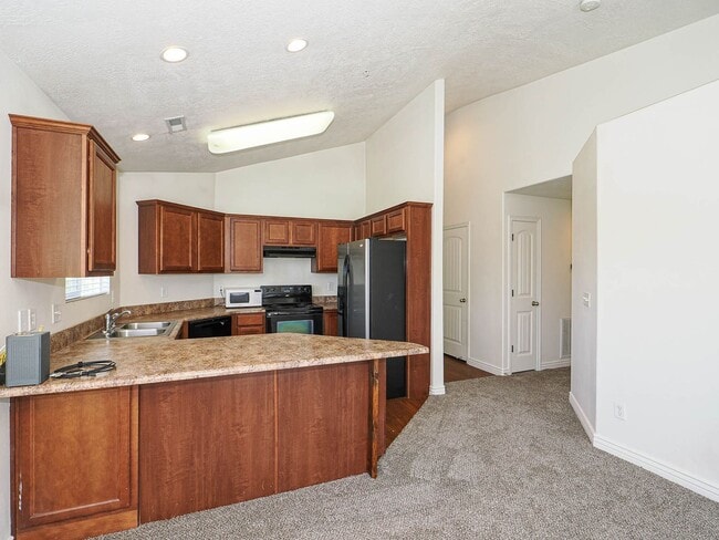 Building Photo - 3 Bedroom, 2 Bathroom Condo