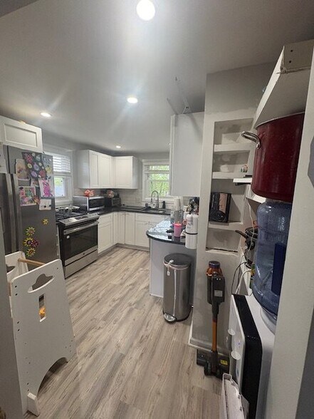 Building Photo - 181-183-183 Grove St