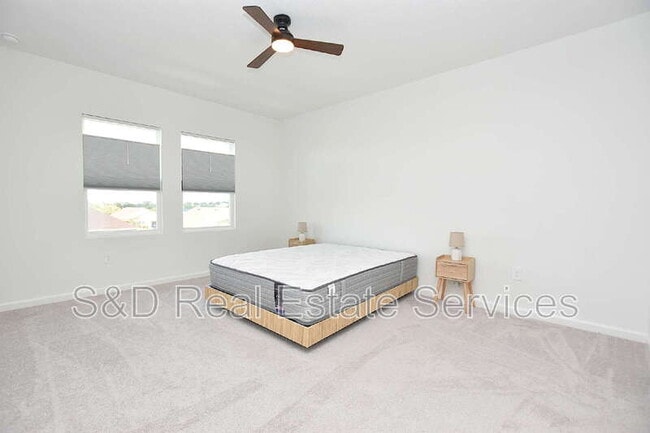 Building Photo - 349 Sol Vis Dr