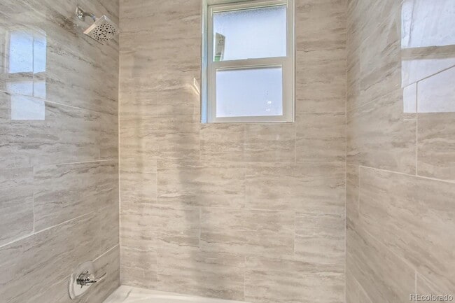 Building Photo - Beautiful newly built 2 bed, 2 bath home