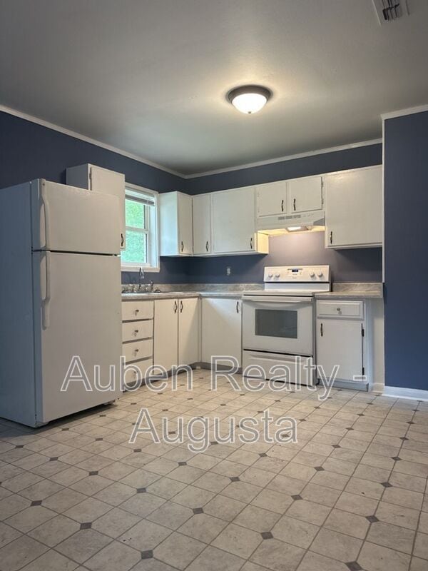 Building Photo - 2516 Kensington Dr E