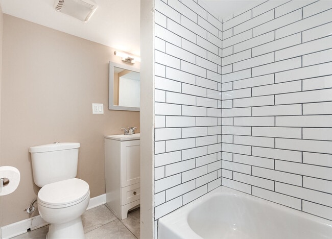 Building Photo - 7634 S May St