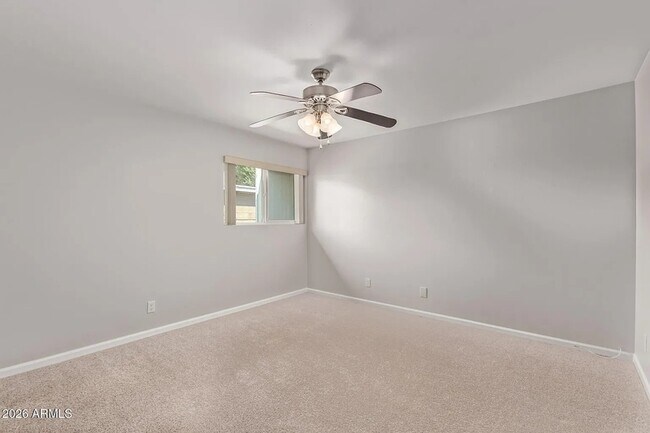 Building Photo - 3710 E Altadena Ave