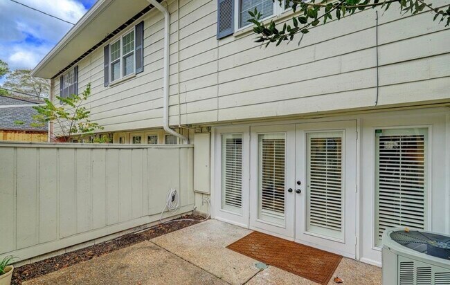 Building Photo - 12743 Huntingwick Dr