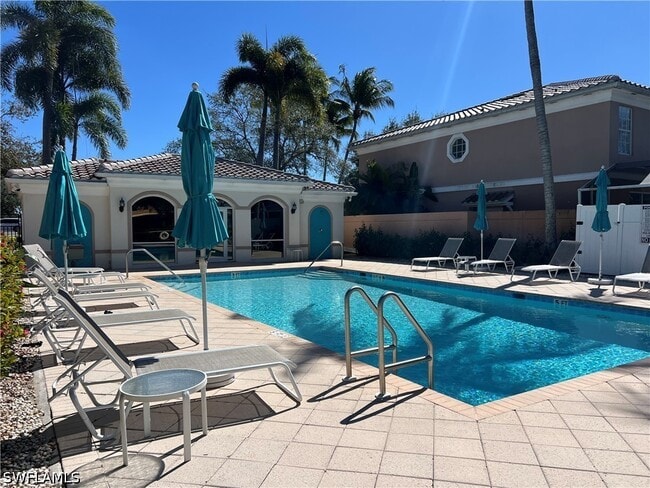 Building Photo - 5365 Cove Cir