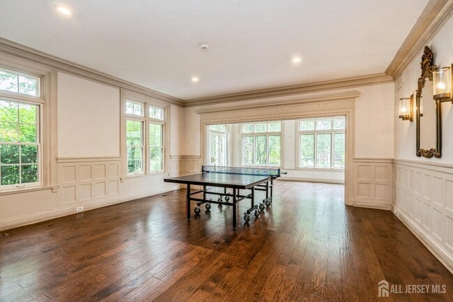 Building Photo - 172 Sayre Dr