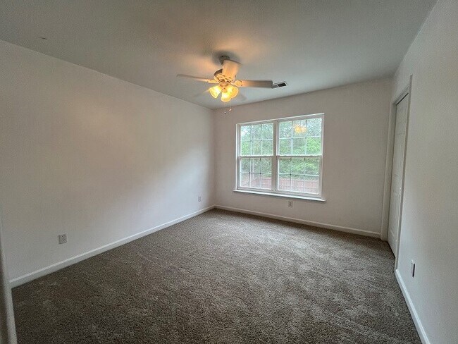 Building Photo - 570 Batty Way