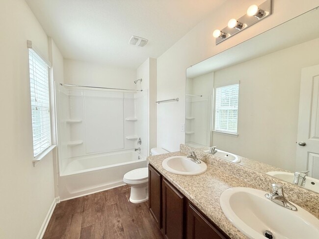 Building Photo - Beautiful 4-Bedroom Home - Wynfield Subdivision