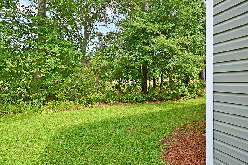 Building Photo - 229 Larissa Dr