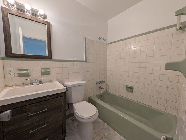 Building Photo - 208 NW 43rd Ct