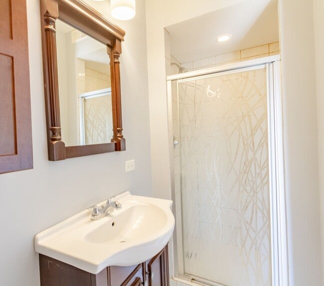 Building Photo - 5726 N Mozart St