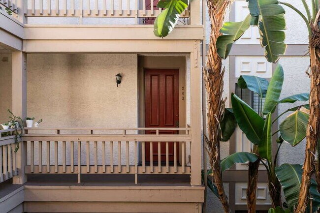 Building Photo - 3480 Barham Blvd