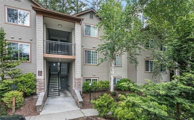 Building Photo - Tranquil Top-Floor Condo in Issaquah's Tan...