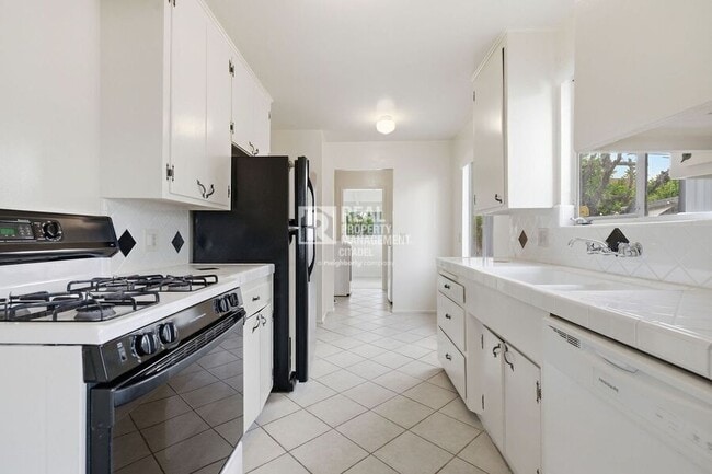 Building Photo - 726 primrose-