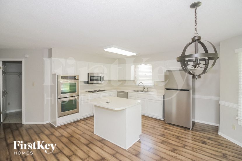 Building Photo - 594 Featherwind Cove N