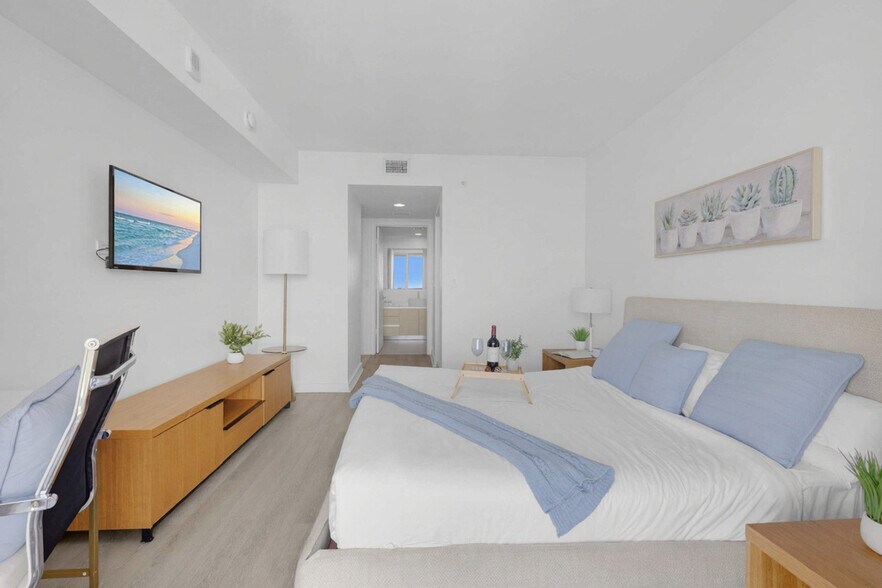 Building Photo - 1180 E Hallandale Beach Blvd