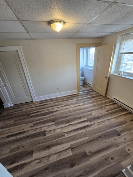 Building Photo - 15 S Stewart St