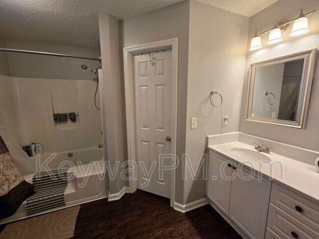 Building Photo - 4720 Waltons Cir