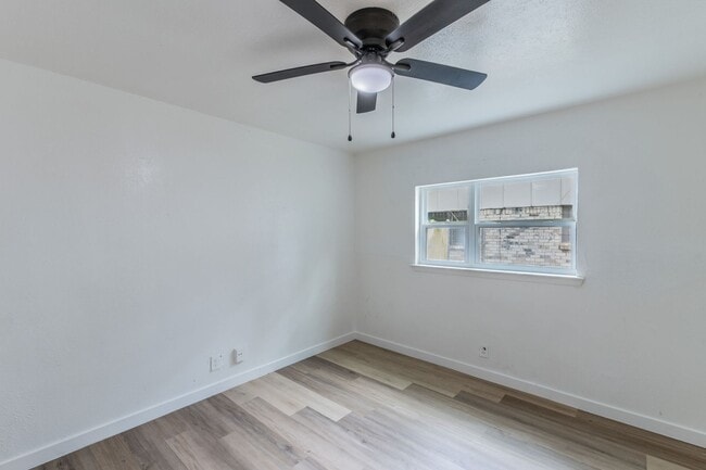 Building Photo - 7516 Olusta Dr