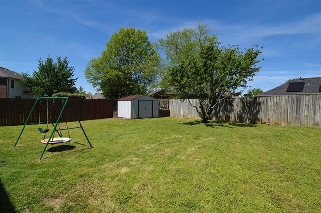 Building Photo - 6113 W Pleasant Dr